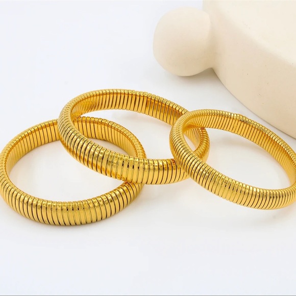 LALA JEWELRY 18k Gold Plated Titanium Steel Bracelet - Picture 2 of 8